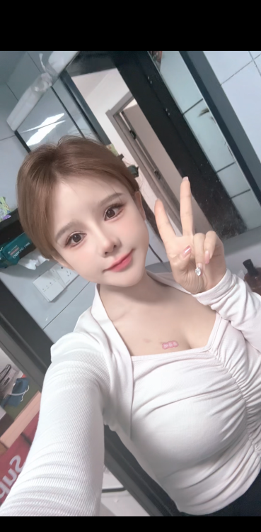 大奶子翘臀健身小姐姐