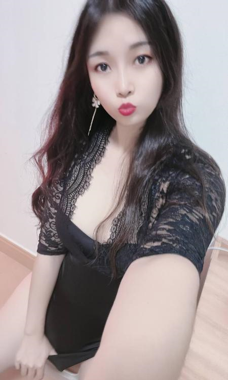 风骚翘臀骚妹子