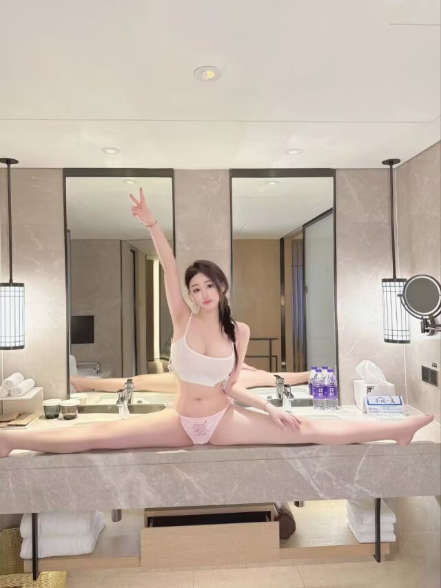 一字马瑜伽老师