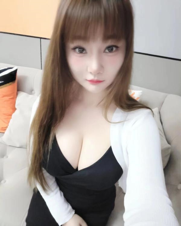 大e美乳小苹果