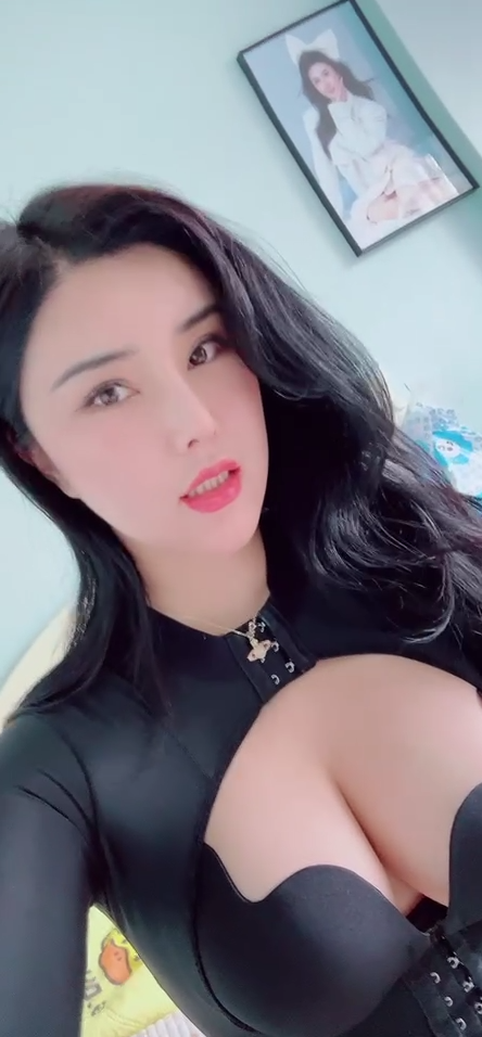 模特月亮姐姐
